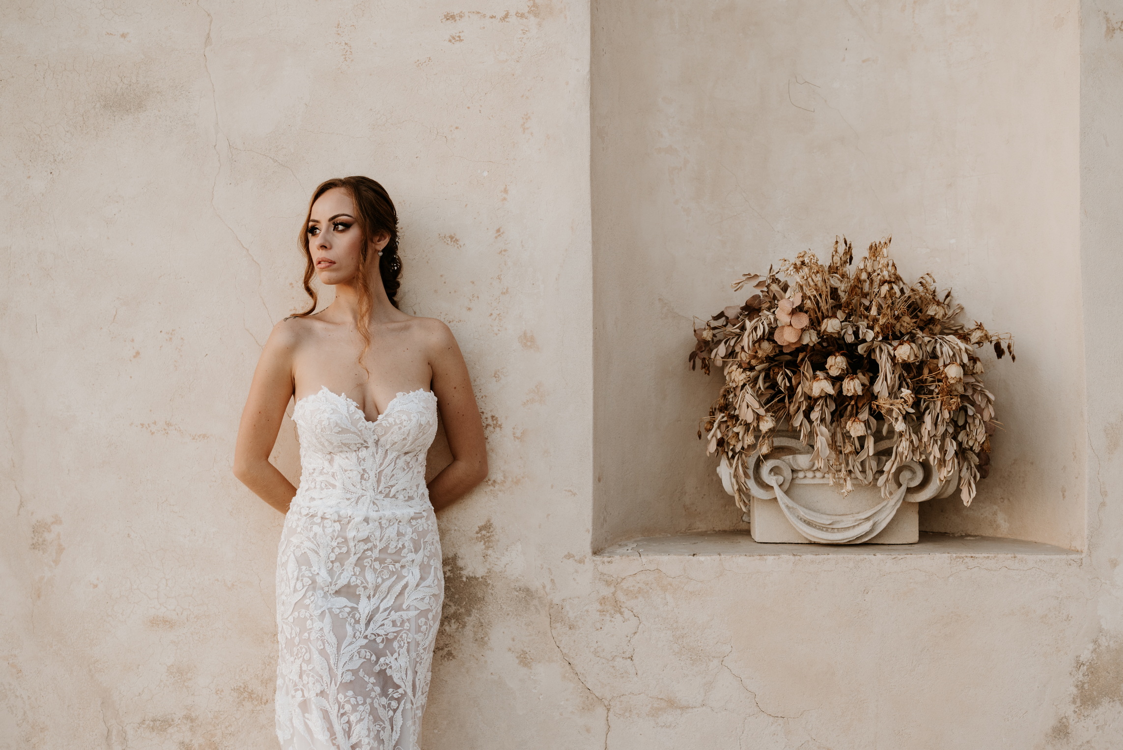 wedding photographer castello donnafugata ragusa italy bride outside