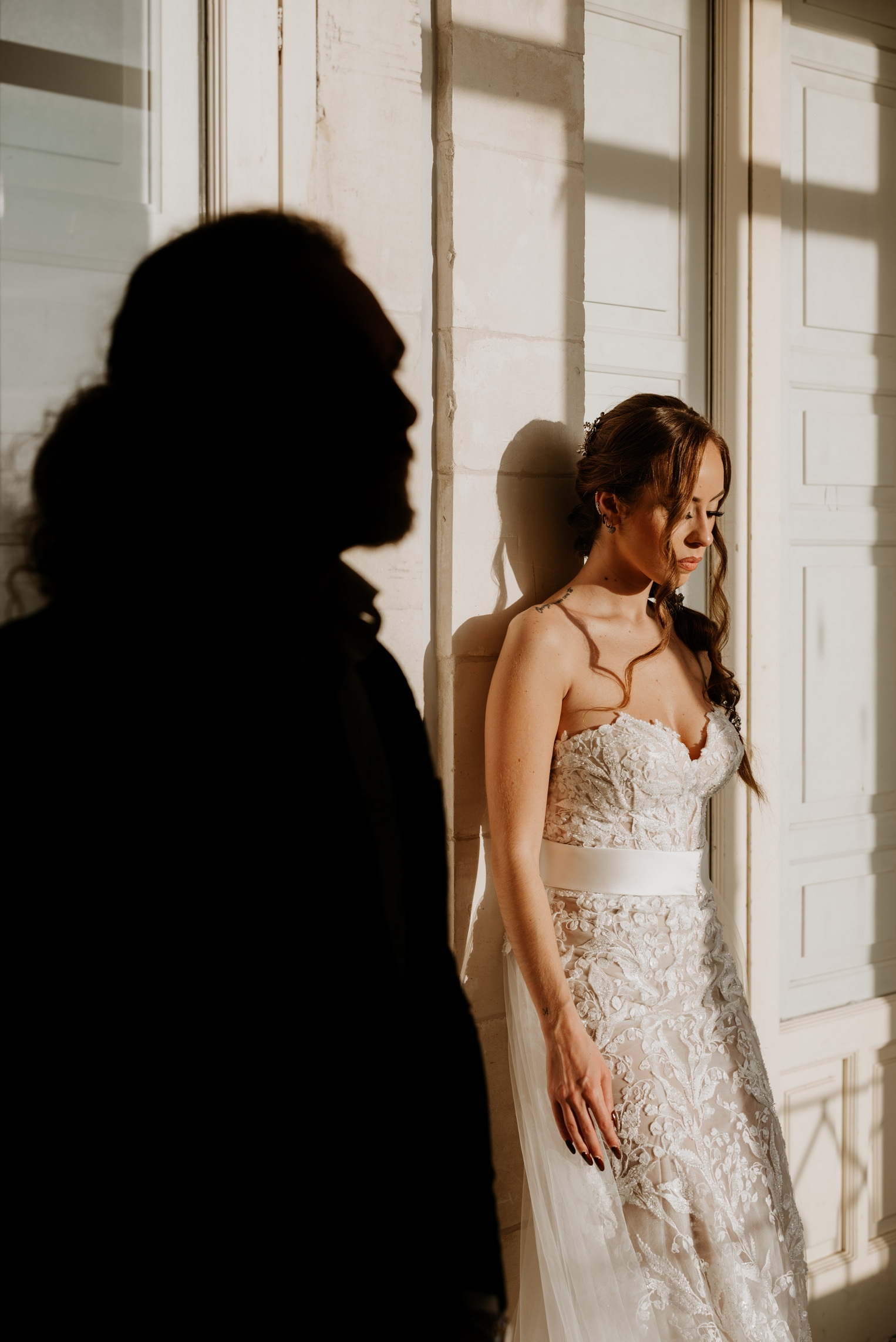 wedding photographer castello donnafugata ragusa italy inside bride and groom black