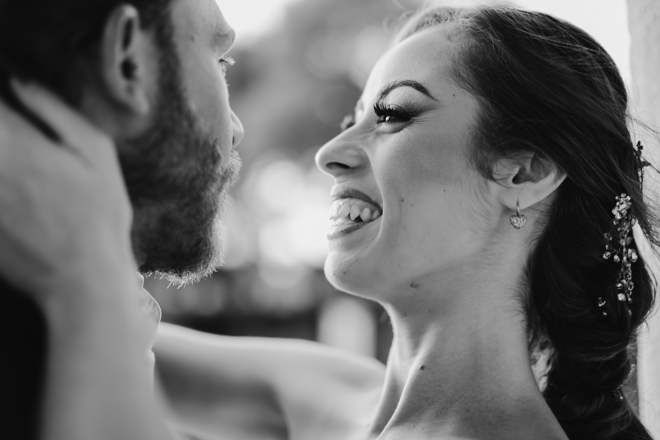 wedding photographer castello donnafugata ragusa italy outside bride and groom black and white