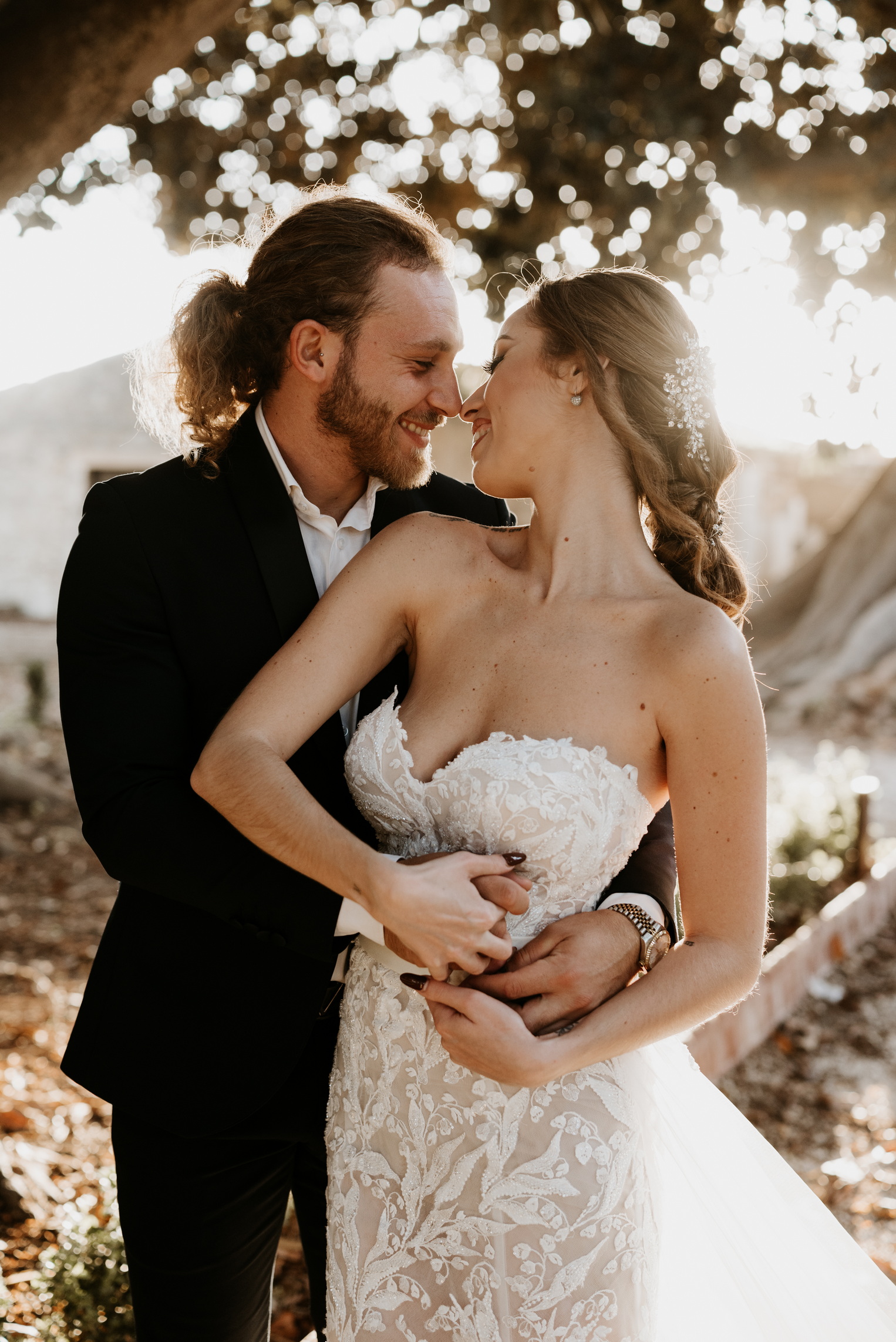 wedding photographer castello donnafugata ragusa italy outside tree 1