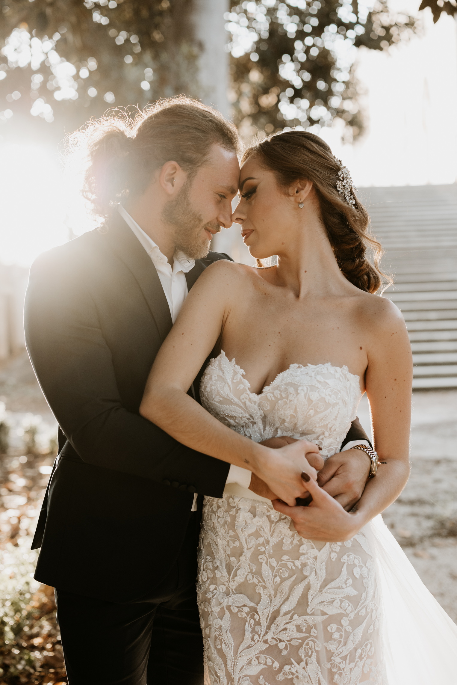 wedding photographer castello donnafugata ragusa italy outside tree light